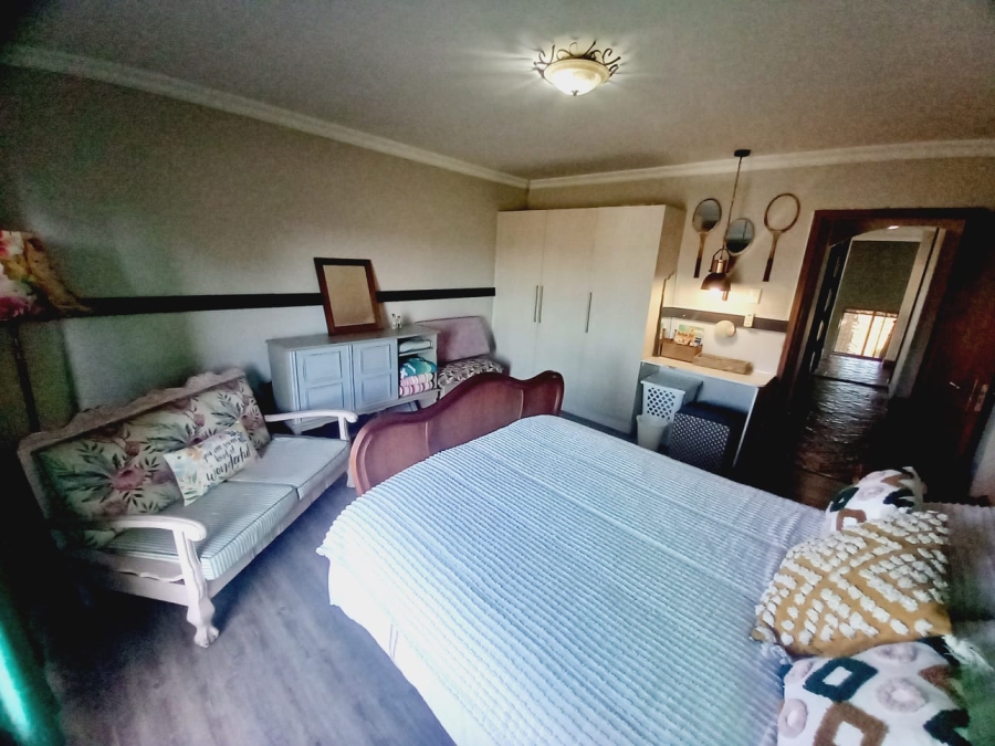 5 Bedroom Property for Sale in Maraldi Estate Free State